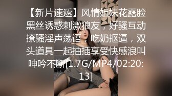  美女上厕所被人硬干,家中休息时又被物业插逼