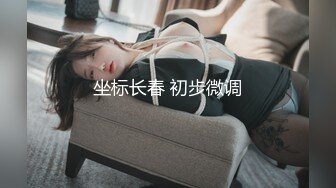 【新片速遞 】  娇嫩丰满人妻和单男在老公行驶的车后排做爱❤️这样充满诱惑的叫春声，老公会分心吗 