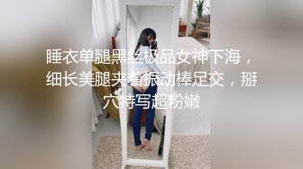 大奶骚眼镜熟女人妻被掰穴操高潮