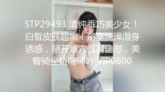 《舞_蹈学_校TP》微毛大肥B妹子 目不转睛的看着手机