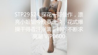  科技园女厕蹲守牛仔裤大美妞 毛丛间阴户高高突起就开一个小缝