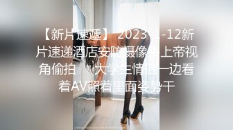 邪恶的房东暗藏摄像头偷窥两个好身材的美女洗完澡换衣服 (2)