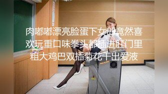 在浴室发骚的小女人全程露脸大秀直播，奶水诱惑口交乳夹假鸡巴，撅着屁股发骚道具抽插