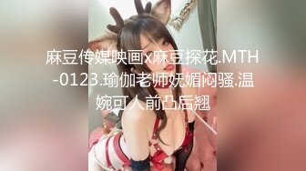 【新片速遞】 ✨【双穴齐入】气质少妇被多人同时调教，叠罗汉爆干小少妇的两个洞