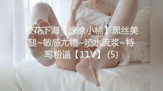  猥琐小哥迷翻漂亮的小女友找来朋友一起来玩3P