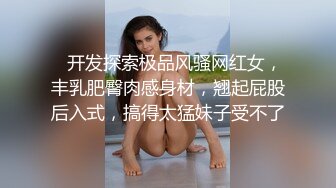 豪乳美女-衣裳湿半-拿脚揉搓美乳，骚艳美甲