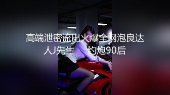 风韵犹存的吊带气质少妇吃鸡巴时看电视