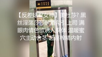 背纹身萌萌哒双马尾美妞，无聊和炮友来一炮，特写深喉吸吮很卖力