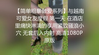 55岁丰满大屁股熟女在家发骚自己揉逼，这大黑逼看着太有性欲了