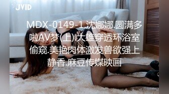   小虎牙超清纯甜美00后嫩妹，一线天无毛馒头逼，扎着双马尾纤细美腿