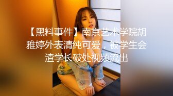 熟女控小夥勾搭美艷40多歲小姑姑，大白天從廚房幹到餐桌，再幹到陽臺，窗簾也不拉，對面看光光