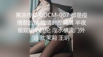 时尚艳妆绝色美女双腿劈开粗大假阳具深深插进屁眼里高难度啪啪刺激诱人