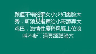 在客廳一邊看宮廷劇一邊和美乳女友無套打砲真新奇