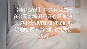 大神经典作品商场无门女厕全景偷拍玩手机的气质眼镜美女对着镜头方向表情挺丰富的