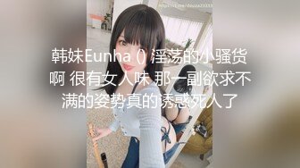 大B哥探花之约了个赚外快的人妻少妇，玩的开很配合直接在沙发上搞，小心的舔鸡巴，各种体位抽插后入干射