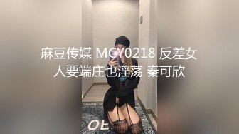 网红女神玩偶姐姐，沙发上翘臀假屌自慰，又被金主按着啪啪白虎美穴