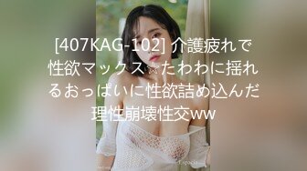 大奶子小乳头的极品少妇身材非常棒，深夜撩骚狼友揉捏骚奶子玩奶头，翘臀很诱人掰开骚逼给狼友看特写自慰