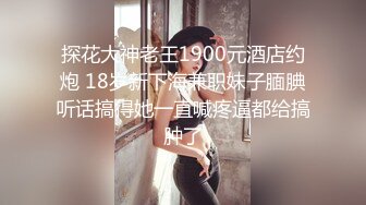 潜入办公楼近距离偷拍漂亮的美女少妇 鲍鱼也一样的美