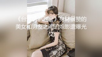 牛仔裤时尚小美女，清爽的吊带衣，偷窥她上厕所，小肥阴唇 可以~