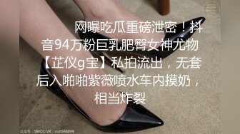  气质长发黑丝女友交胖哥哥后入黑丝大屁股，沙发上传教士内射