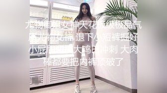 商场女厕全景偷窥长发美艳人妻穿着开裆裤肉骚肥厚骚穴