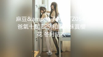 极品修身黑衣白色短裙女神 这柔柔良家风情引的人欲望