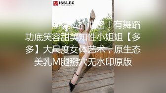 你的骚女人颜值颇高的少妇跟随大哥玩户外漏出，边走边敞开衣衫漏出，真空装揉奶子玩逼，人前漏出口交大鸡巴