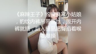 新! 工业园区（厕拍）丰满气质美少妇 肥嘟嘟的大鲍鱼 杂乱无邪的穴毛 (1)