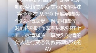 最新流出大学城附近商圈KTV女厕❤️偷拍来唱K的学妹尿尿样子很酷的墨镜靓妹