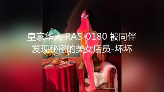 十二月新流出大神潜入水上乐园更衣间四处游走偷拍❤️脱光衣服来回走的姐妹花