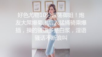 1给我姨看她老公和我妈现场直播，她竟主动含住了我的鸡巴，发个福利