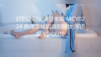 STP30034 极品尤物美少女！甜美乖巧妹妹！撩起小背心揉奶子，玻璃棒抽插骚穴，手指扣弄流白浆 VIP0600