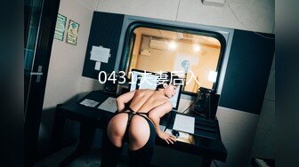 【新速片遞】  寒假趴墙头偷窥邻居大学生美女洗澡❤️洗澡时把手机放到水管上一边洗澡一边追剧,没注意旁边有人偷看她