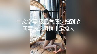   熟女探花老哥专攻人妻熟女，黑丝大屁股骚女，很会玩翘起自摸勾引，半脱下裤子揉骚穴