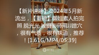 俩丰乳肥臀时尚连衣裙女郎口味真重啊超粗假阳具插入肛门里大肠头流出来舌头舔双插拳交太狠了