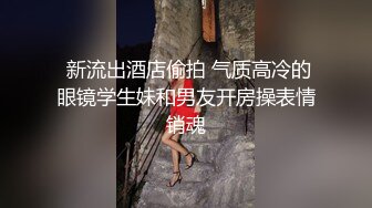 长发女仆装美少妇，女上位后入，手握着大鸡巴忘逼里面塞，在女上位戴套肛交，内射到逼里