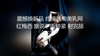 约操良家嫩妹妹，深夜在干一炮，按着脑袋贪婪吃吊，边操边按摩器，搞得妹