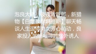  甜美骚骚小妞和小男友居家操逼，短裙骑在身上抽插，搞一会自己拿道具自慰，男友JB有点小