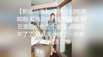 风骚小辣妹全程露脸4女同台，黑丝诱惑吃奶玩逼，轮流展示骚穴，群魔乱舞淫荡又刺激，听大哥指挥精彩别错过