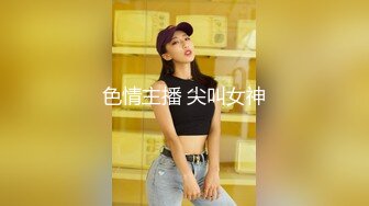 游乐场女厕全景偷拍用水把手打湿了擦一下奶子给奶子降温的妹子等23位美女 (2)