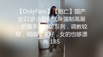 如动漫里的美女小姐姐来大姨妈小尺度，晃动奶子揉捏比奶心，应观众要求换上黑丝，翘起屁股摆弄扭动小腰