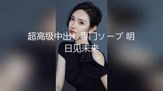 门缝下面偷拍戴眼镜的黑裙子女大学生脱光衣服准备去洗澡,白嫩的玉体让多少师生沦陷