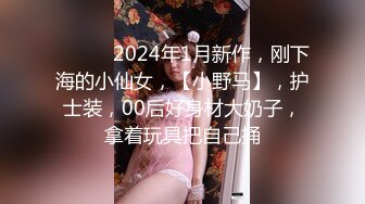    长发飘飘学生制服清纯小妹，满背纹身视觉反差，扎起双马尾吸吮大屌，主动骑乘爆插小穴