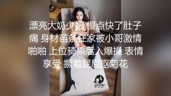 金牌骚货露脸开档肉丝袜高跟很是诱惑，逼里夹着大黑牛自慰摩擦阴蒂浪叫不止，勾搭外卖小哥深喉口交激情爆草