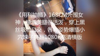   现在的小年轻小日子过的肉肉欲欲，几个男女脱光光聚在一起你捏我逼我舔你鸡巴缠绕爱抚淫乱浪叫