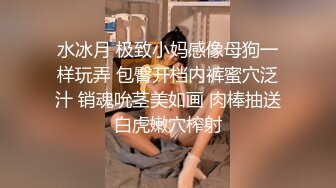 黑丝小野猫露脸高颜值大秀诱惑，道具抽插骚穴看那表情好骚啊，搞的骚逼淫水直流，对着镜头都尿了浪叫呻吟