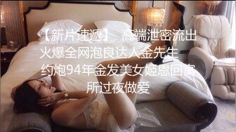 长沙少妇曹小倩，在家里约网友，吃着陌生人的棒棒，后入棒极了~ 