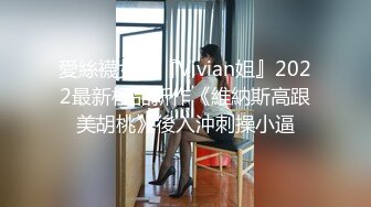 连体黑丝伪娘 我的鸡吧大不大 老公想不想操我的骚逼 这么大的牛子不是太浪费了 还能自己舔龟头 挺能射