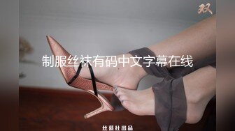 忍着欲火，旁边的美女漏出奶子赤裸勾引，来嘛 帅哥直接点，拍什么嘛，直接吃奶，我知道你经常干这种事情，热！