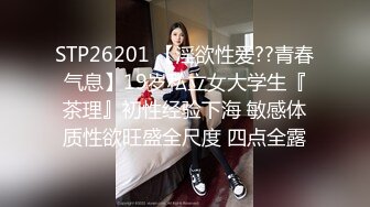 十二月新流出大神潜入水上乐园更衣室❤️偷拍隐形文胸美女VS纹身靓妹性感的逼毛